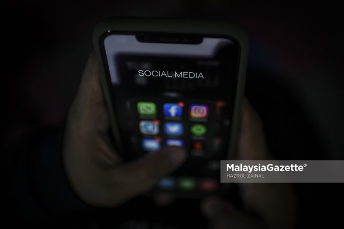 Gambar file media sosial di Kuala Lumpur. foto HAZROL ZAINAL, 08 DISEMBER 2020.
