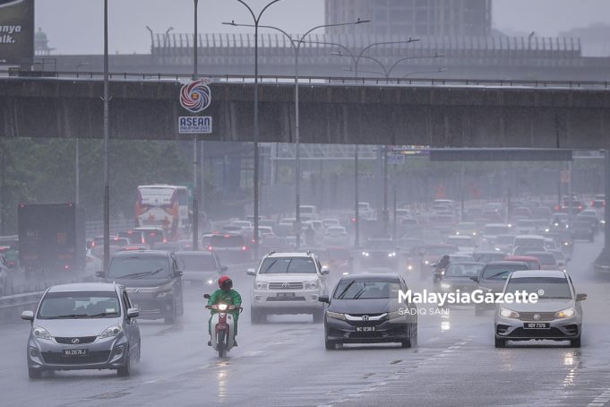 MGF20102025 - HUJAN-2