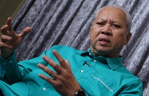 Jika titah adendum cacat, kerajaan patut nasihati, bukan sepakat sembunyikan – Annuar