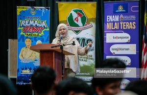 Exco Pembangunan Wanita, Keluarga, Kebajikan Masyarakat, Pembangunan Usahawan dan Koperasi Perak, Datuk Salbiah Mohamed berucap pada Program Remaja Hebat Mega di Pusat Latihan Kenegaraan Ulu Kenas, Kuala Kangsar, pada Ahad. Foto ANIQ NABILAFIQ ANUAR, 23 NOVEMBER 2025. Belanjawan Perak 2026 kebajikan rakyat Perak Sejahtera 2030