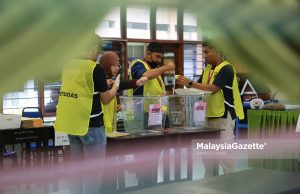 Dua calon N.16 Karambunai buang undi di SMK Bandaraya