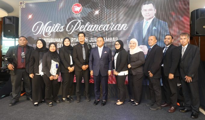 Menteri Besar Selangor, Datuk Amirudin Shari selaku penaung Pertubuhan Wartawan Jurugambar Selangor (WAJAR) bersama Jawatankuasa pertubuhan bagi 2025-2027.