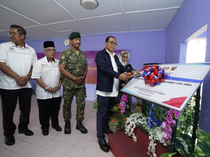 Menteri Pertahanan, Datuk Mohamed Khaled Nordin rasmikan SK Gembut sebagai Sekolah Angkat Madani 2025.