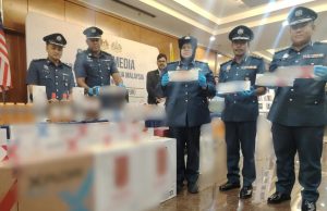 Gudang rokok dan arak seludup diserbu