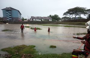 Budak 10 tahun dikhuatiri lemas di Melaka akibat dibawa arus hujan