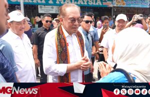 “Aku Bukan Mahu Minta Duit Datuk” – Makcik Sabah Menangis Jumpa Anwar