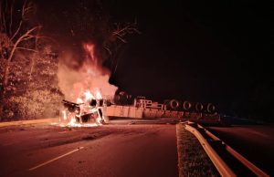 Lori treler muatan besi terbabas punca kemalangan maut