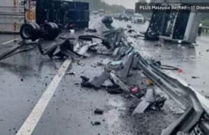Tiga cedera, kepala treler ‘terbang’ kena kereta
