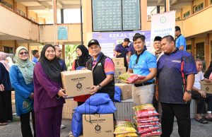 MAIS beri sumbangan kepada 99 mangsa banjir