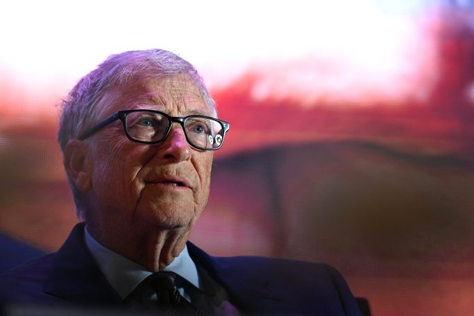 FILES-FRANCE-US-HEALTH-AID-FUNDING-BILL GATES