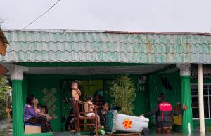 Bomba selamatkan bayi perempuan terperangkap banjir di rumah pengasuh