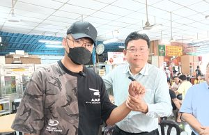 Chew diseksa dengan kayu, renjatan elektrik, dibiar kelaparan