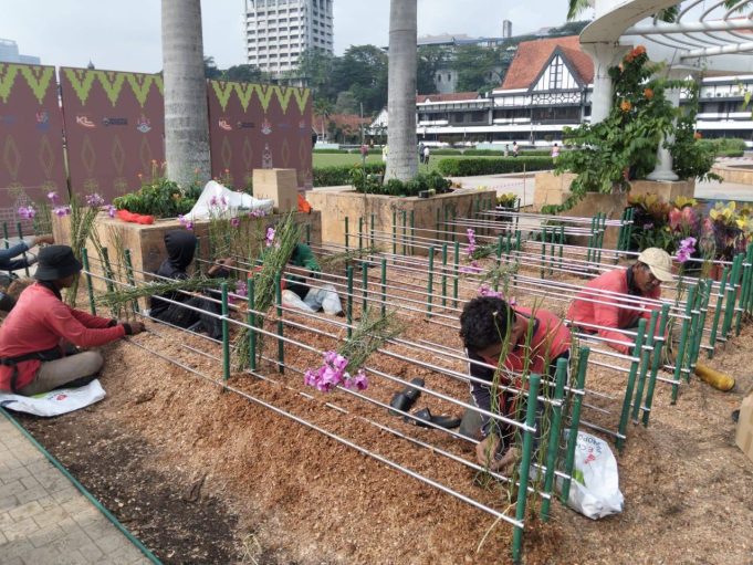 Kerja mengindahkan KL oleh DBKL.