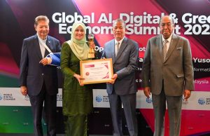 Naib Canselor UTeM terima World Responsible AI Leadership Award