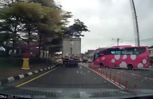 ‘Bas pink’ di Melaka buat hal lagi!