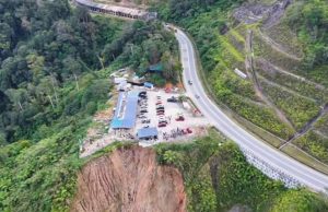 Kedai makan tular sebelah tanah runtuh ditutup