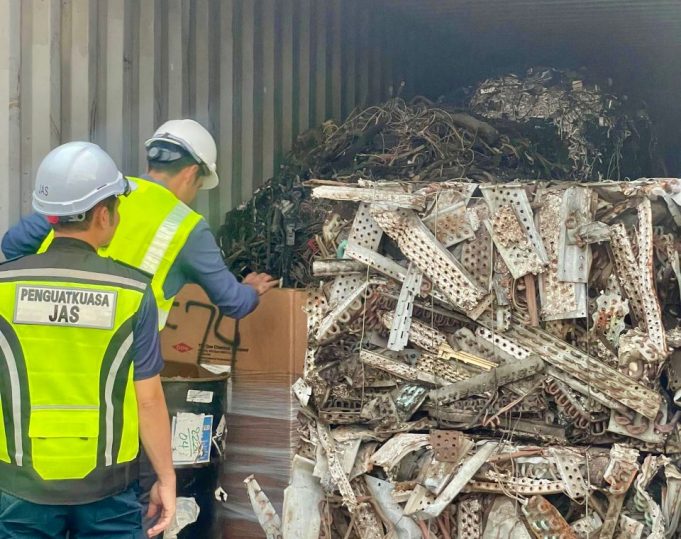 Antara kontena yang didapati membawa bahan terlarang import Antara kontena yang didapati membawa bahan terlarang import