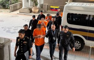 Lima individu termasuk penguat kuasa disyaki terlibat rasuah rangkaian pusat urut