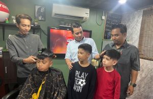 Pemuda UMNO Kluang bantu 500 murid B40 gunting rambut percuma