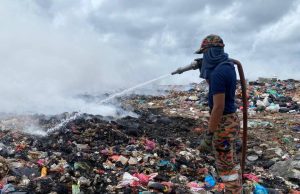 Seorang anggota bomba cedera padam api kebakaran di Pengerang