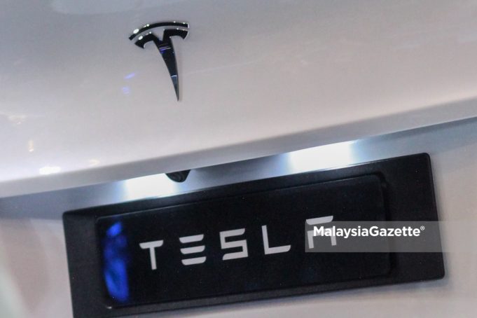 PENGANGKUTAN KERETA EV TESLA