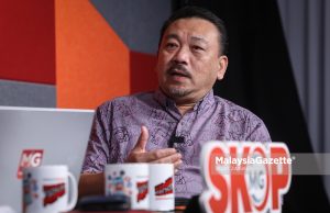Pakaian sekolah patut dikategorikan barangan kawalan harga – Anuar