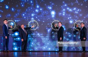 Perak medan magnet pelaburan berdaya saing Menteri Besar Perak, Datuk Seri Saarani Mohamad (dua, kiri) bersama Menteri Sains, Teknologi dan lnovasi, Chang Lih Kang (dua, kanan) ketika gimik pelancaran buku Prospektus Kee Ming Group Berhad di AC Hotel by Marriot, Ipoh, pada Rabu. Foto ANIQ NABILAFIQ ANUAR, 21 JANUARI 2026.
