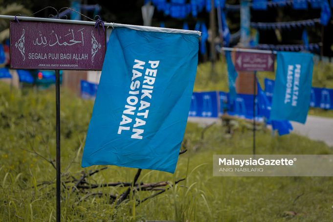 PERANG BENDERA DAN SEPANDUK 3 PARTI DI AYER KUNING