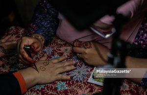 Inai di jari, warisan di hati