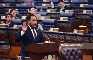 Kurniawan Naim Moktar Angkat Sumpah di Dewan Rakyat