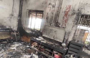 Tak sempat goreng ikan selar, rumah warga emas musnah terbakar