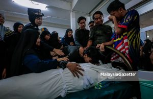 Keluarga Menatap Jenazah “Inspektor Khairil Azhar” Buat Kali Terakhir