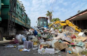 Enam kali rumah dibersihkan, warga emas masih degil kumpul sampah