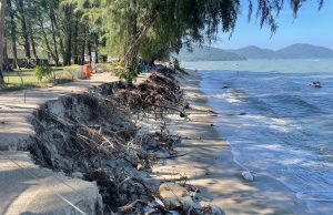 Hakisan di pesisiran pantai Batu Ferringhi kian teruk