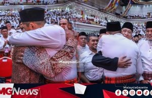Detik-Detik Beremosi Namun Penuh Semangat Mengiringi Laungan ‘Hidup Dr Akmal’ di Dewan Merdeka