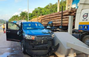Pemandu pacuan empat roda maut terbabas di Plaza Tol Bentong