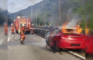 Suami isteri warga emas cedera, kereta terbakar di lebuh raya