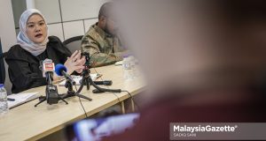 Setiausaha Agung MUDA, Nurainie Haziqah Shafii bercakap pada sidang media berkenaan Akta Drakonian di Solaris Mont Kiara, Kuala Lumpur. Foto SADIQ SANI, 01 OGOS 2025