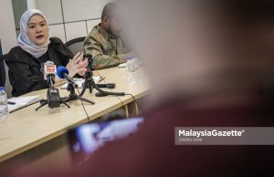 Setiausaha Agung MUDA, Nurainie Haziqah Shafii bercakap pada sidang media berkenaan Akta Drakonian di Solaris Mont Kiara, Kuala Lumpur. Foto SADIQ SANI, 01 OGOS 2025