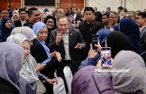 Ternakan babi boleh diteruskan tapi perlu jauh dari rumah penduduk – PM