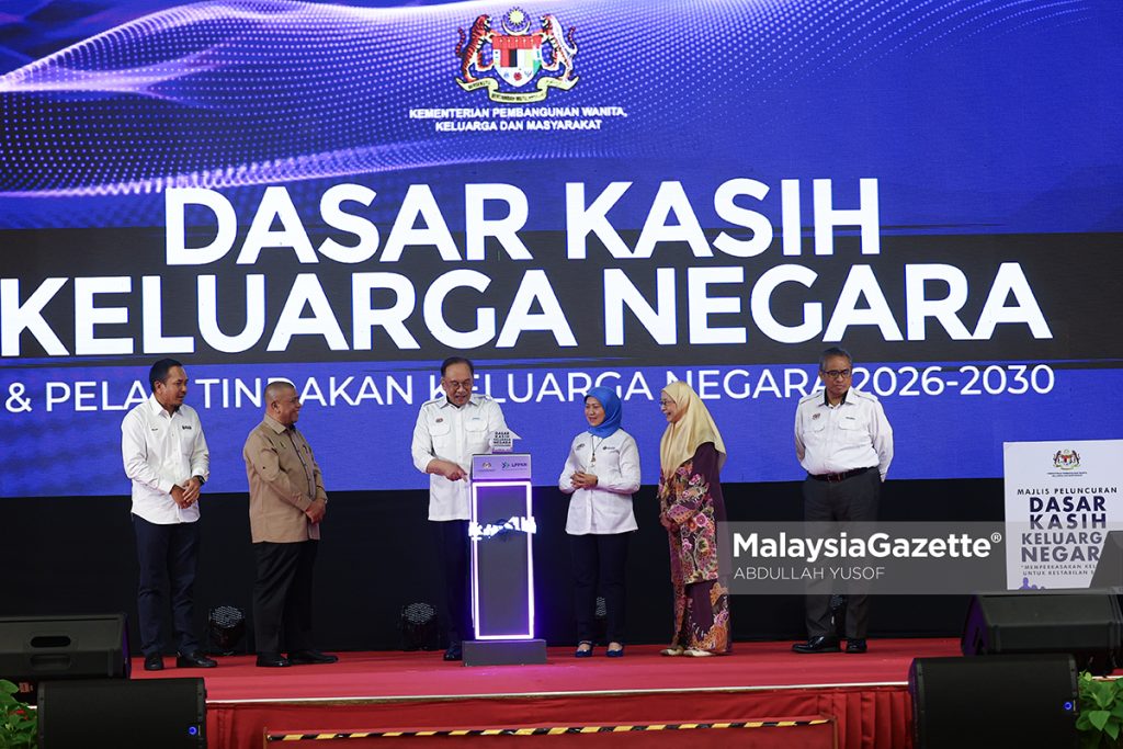 Perdana Menteri Datuk Seri Anwar Ibrahim meluncurkan Dasar Kasih Keluarga Negara (DKKN) dan Jelajah Sejahtera Madani - Skim Insurans Kesejahteraan Rakyat (SIKR) di Dewan Seri Perdana, Institut Latihan Kementerian Kesihatan (ILKKM) Sultan Azlan Shah, Tanjung Rambutan, Ipoh. Foto ABDULLAH YUSOF 14 FEBRUARI 2026.