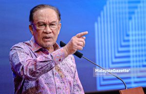 Jangan pacak rumah ibadat sesuka hati – PM