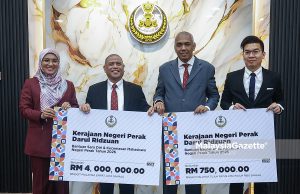 Menteri Besar Perak, Datuk Seri Saarani Mohamad pada majlis penyampaian cek cura Bantuan Sara Diri dan Kecemasan Mahasiswa dan Bantuan Baucar Buku Mahasiswa Negeri Perak Tahun 2026 di Bangunan Perak Darul Ridzuan, Ipoh. Foto ABDULLAH YUSOF 25 FEBRUARI 2026.