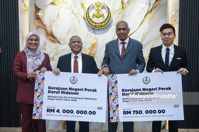 Menteri Besar Perak, Datuk Seri Saarani Mohamad pada majlis penyampaian cek cura Bantuan Sara Diri dan Kecemasan Mahasiswa dan Bantuan Baucar Buku Mahasiswa Negeri Perak Tahun 2026 di Bangunan Perak Darul Ridzuan, Ipoh. Foto ABDULLAH YUSOF 25 FEBRUARI 2026.