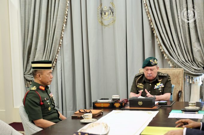 Sultan Ibrahi berkenan menerima mengadap Jeneral Datuk Malek Razak Sulaiman, di Istana Negara, hari ini.