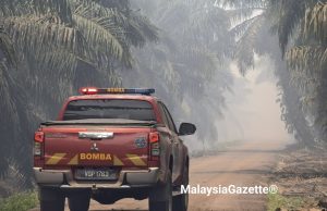 Letupan didengar sejauh 3 kilometer, cabaran bomba padam 38 hektar tanah gambut terbakar