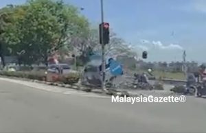 Penunggang motosikal maut melambung dirempuh Perodua Myvi