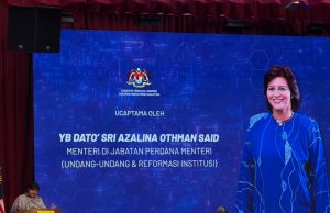 Minta nasihat AKPK dahulu sebelum mohon bankrap – Azalina