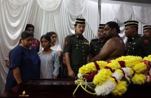 Tengku Panglima Perang ziarah keluarga mendiang Indiran