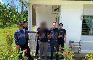 Gara-gara permintaan tak dipenuhi, anak pecahkan cermin kereta bapa